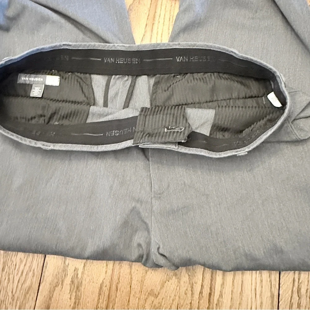 Van Heusen Men's Gray Chinos Size 38x32 GUC AM